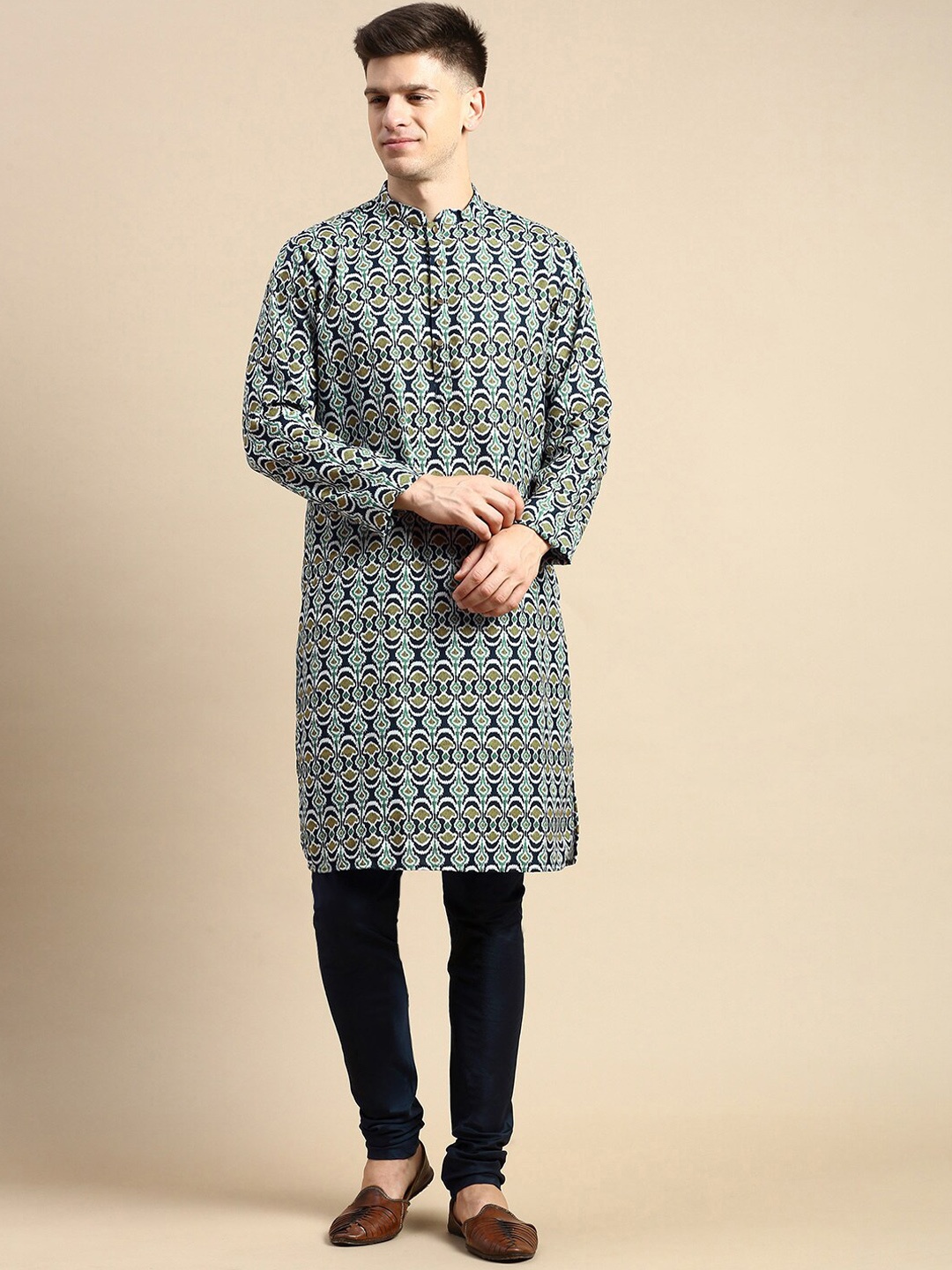 

Amodh by Kisah Floral Printed Regular Kurta with Churidar, Blue