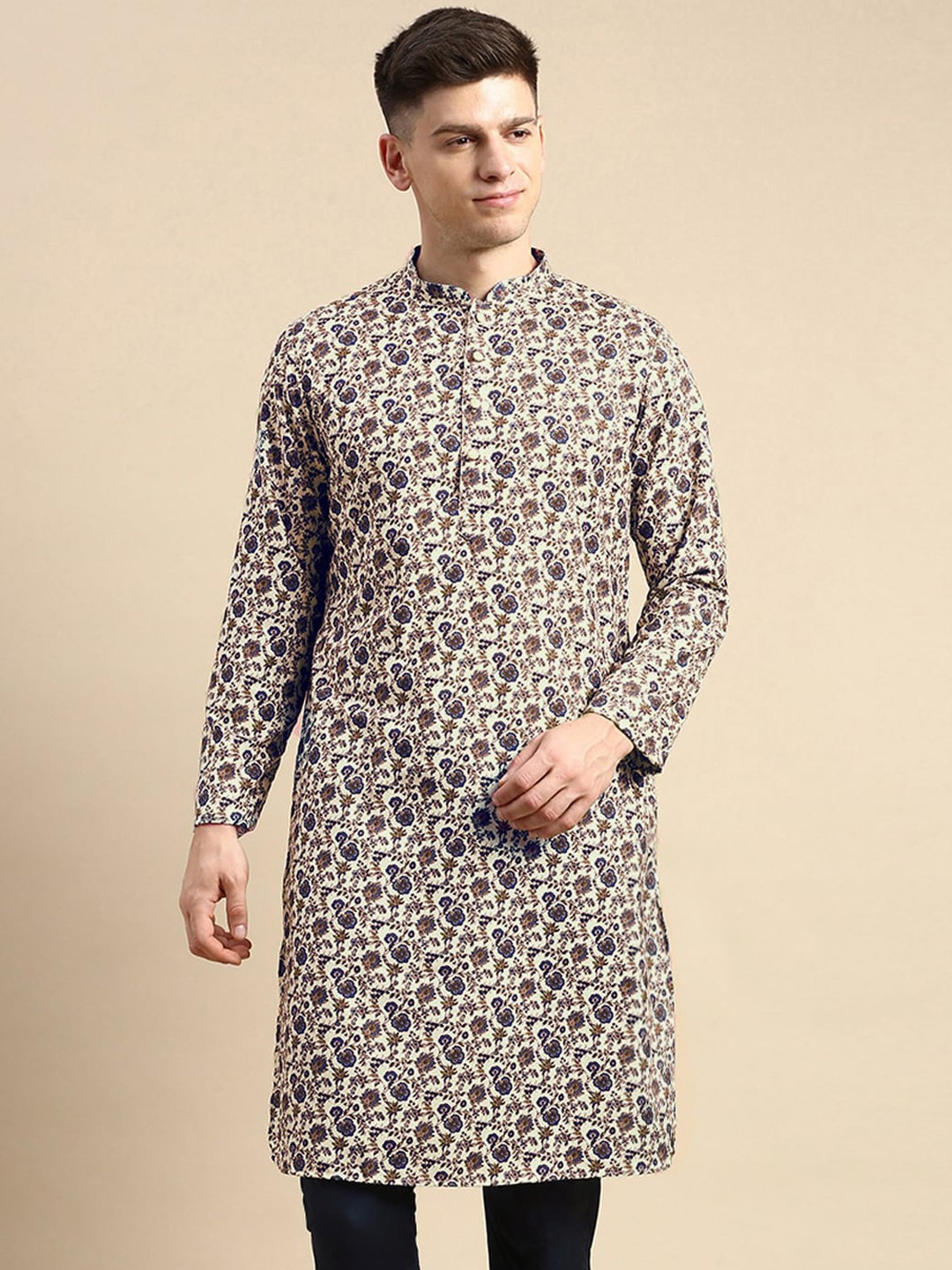 

Amodh by Kisah Floral Printed Mandarin Collar Straight Kurta, Cream