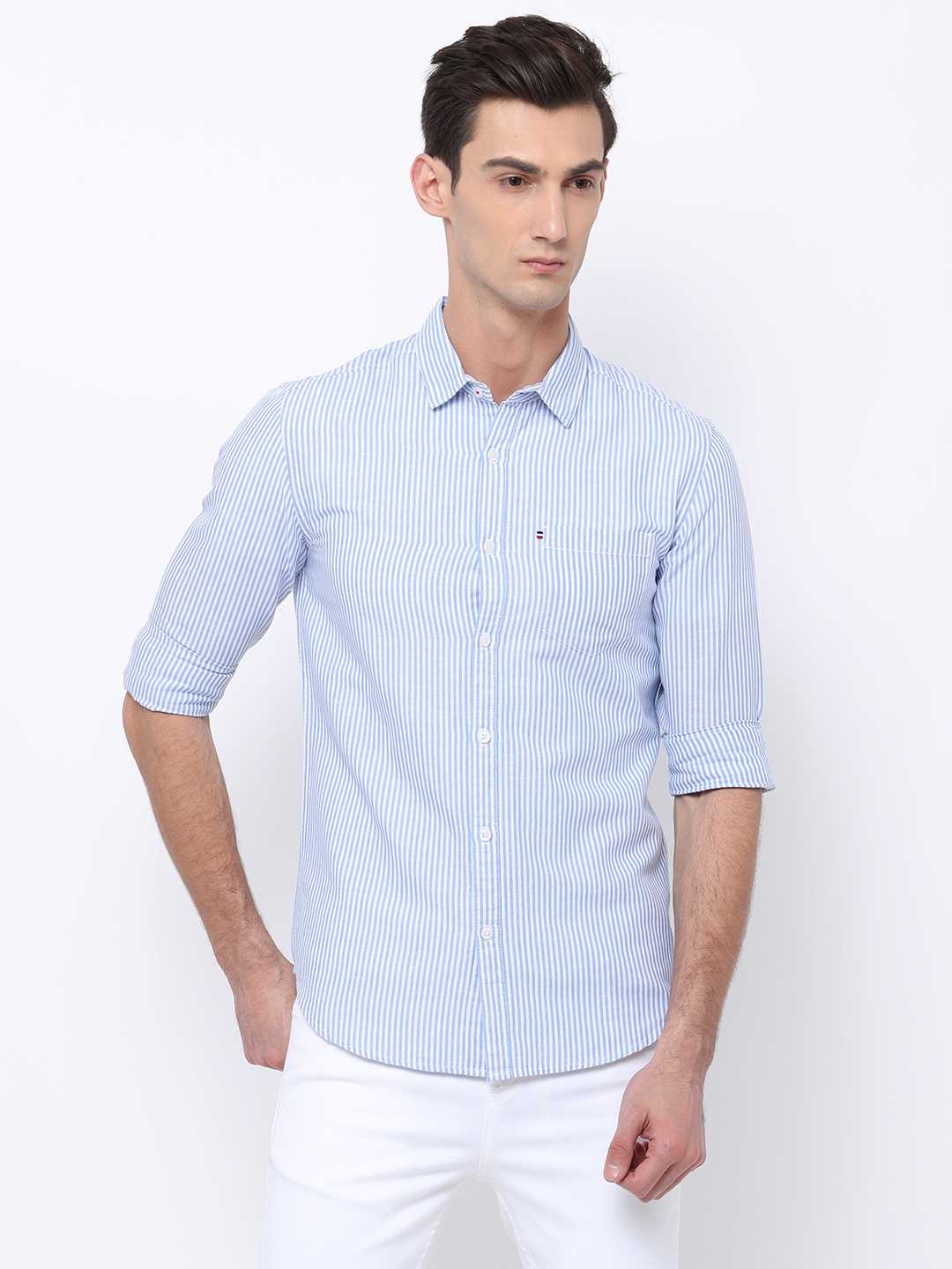 

Black coffee Men White & Blue Slim Fit Striped Casual Shirt