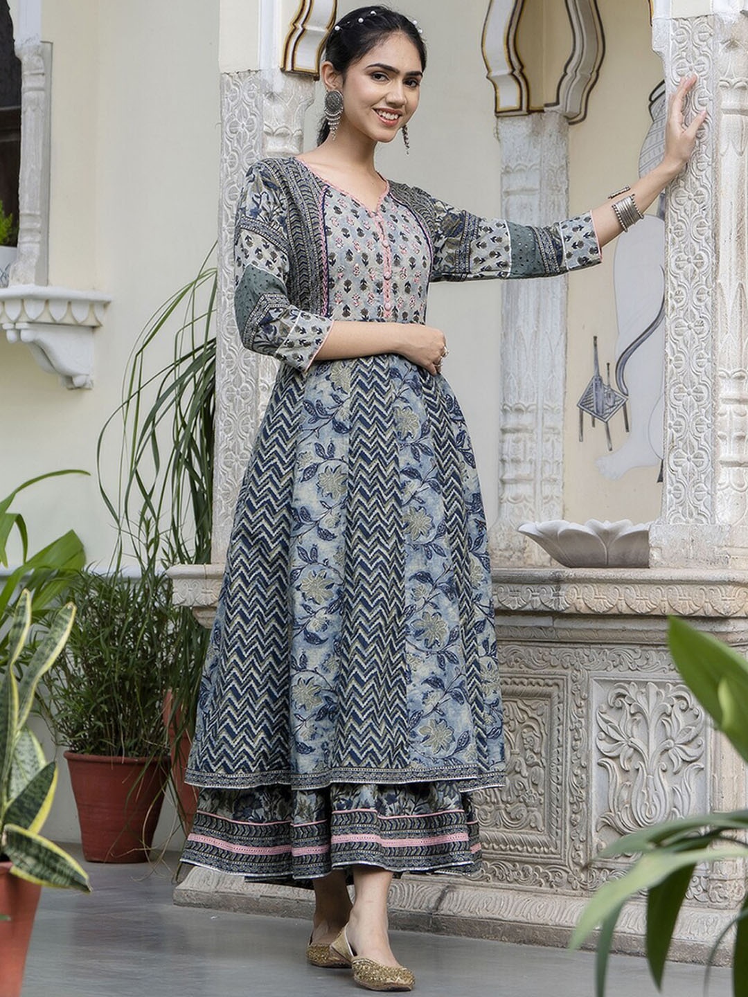 

PREKSHA Floral Printed Gotta Patti Layered A-Line Cotton Kurta, Grey