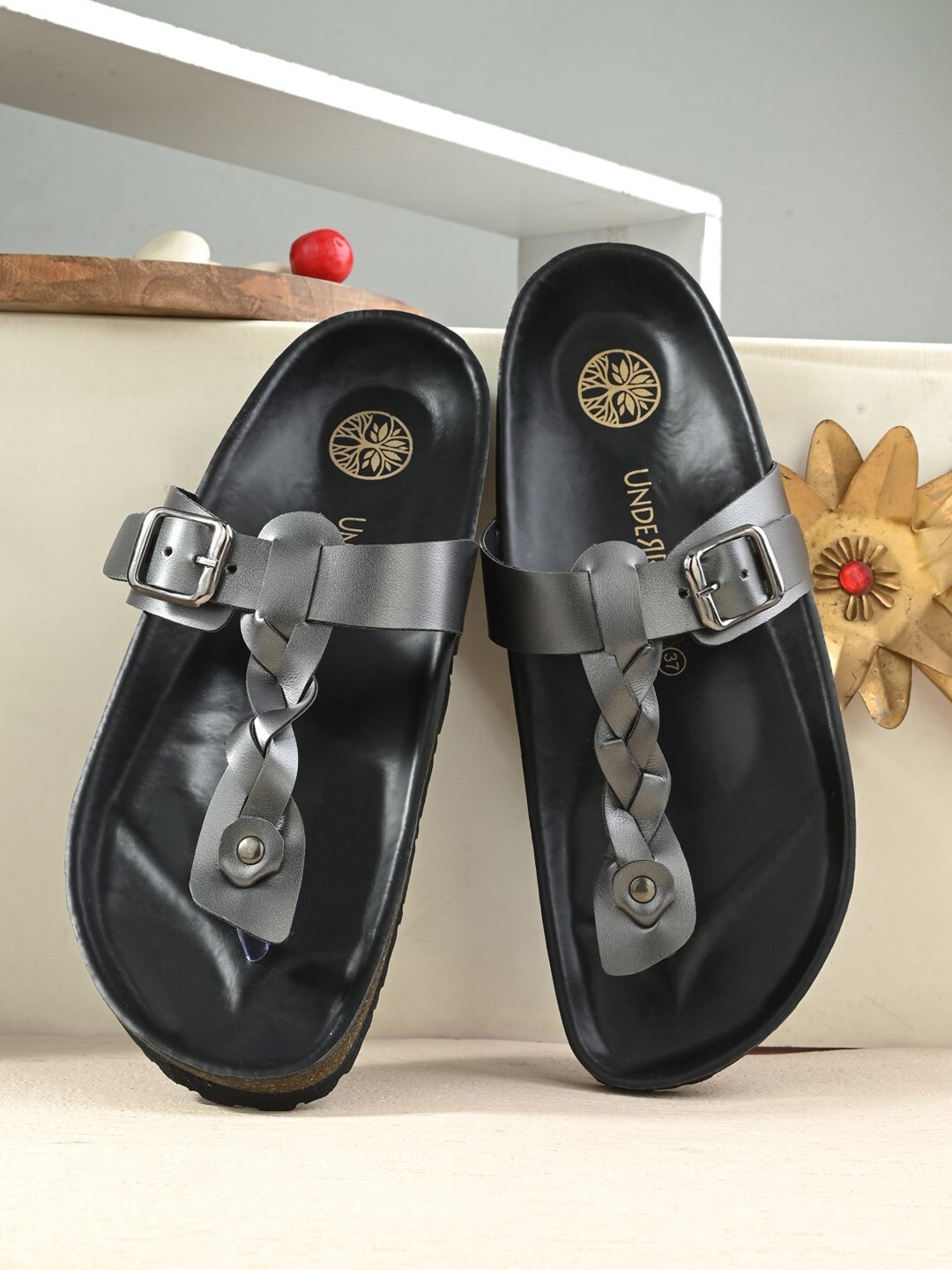 

UNDERROUTE Buckled Lightweight T-Strap Flats, Metallic