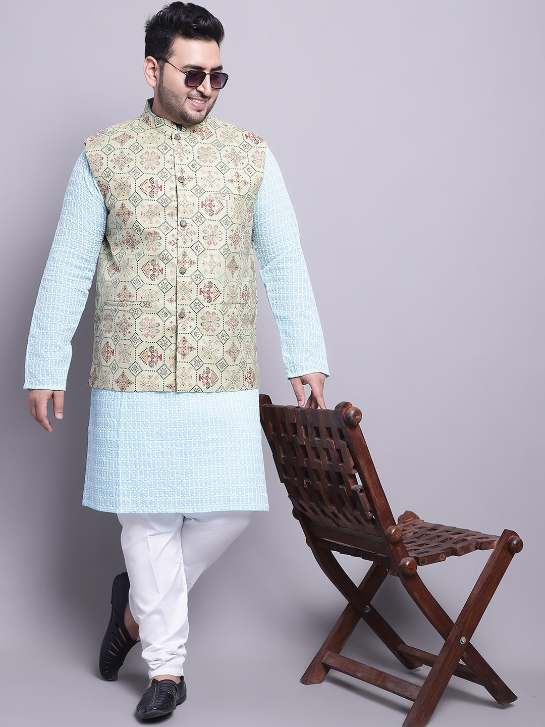 

SOJANYA PLUS Floral Embroidered Regular Pure Cotton Kurta with Pyjamas, Blue