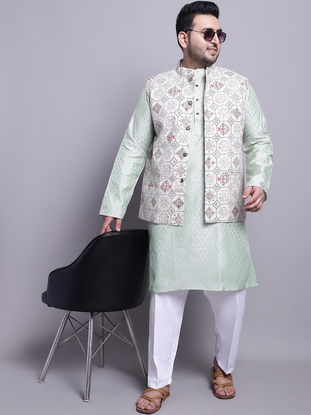 

SOJANYA PLUS Regular Kurta with Pyjamas & Nehrujacket, Green