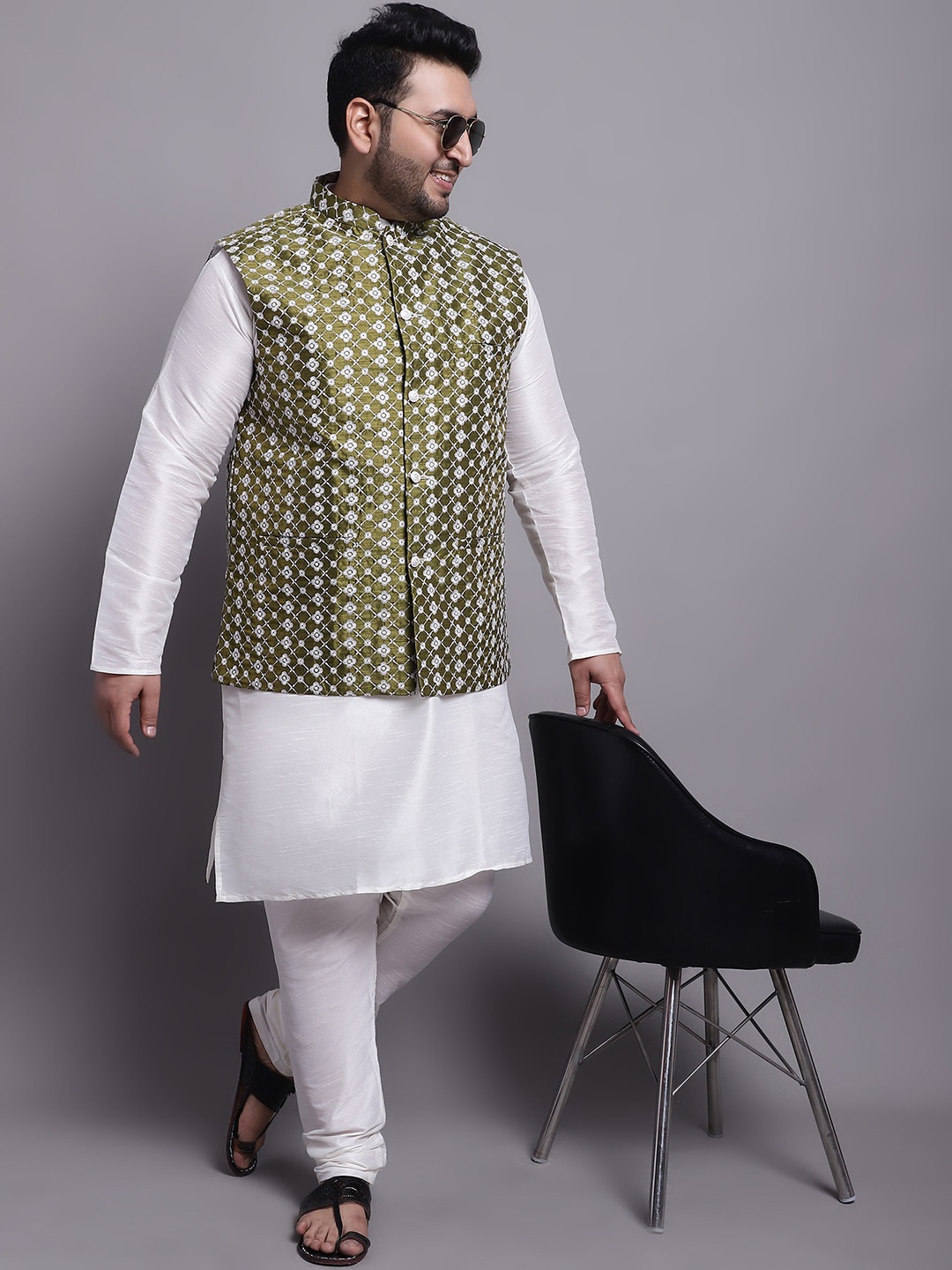 

SOJANYA PLUS Regular Kurta with Pyjamas & Nehrujacket, Cream