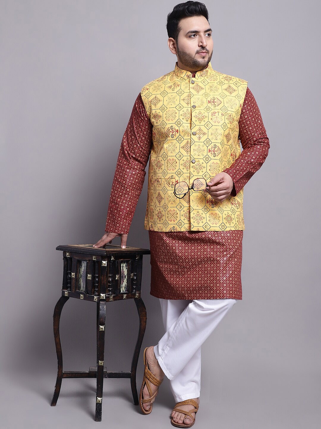 

SOJANYA PLUS Ethnic Motifs Embroidered Regular Kurta with Pyjamas, Maroon