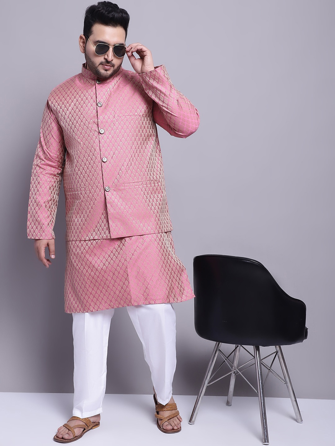 

SOJANYA PLUS Ethnic Motifs Woven Design Kurta With Pyjamas & Nehru Jacket, Pink