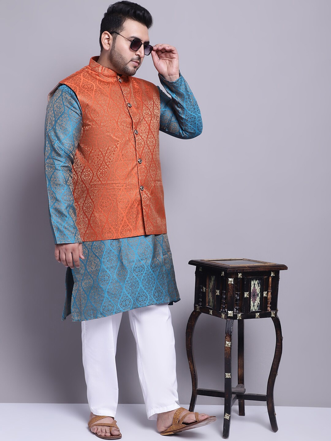 

SOJANYA PLUS Ethnic Motifs Woven Design Kurta With Pyjamas & Nehru Jacket, Blue