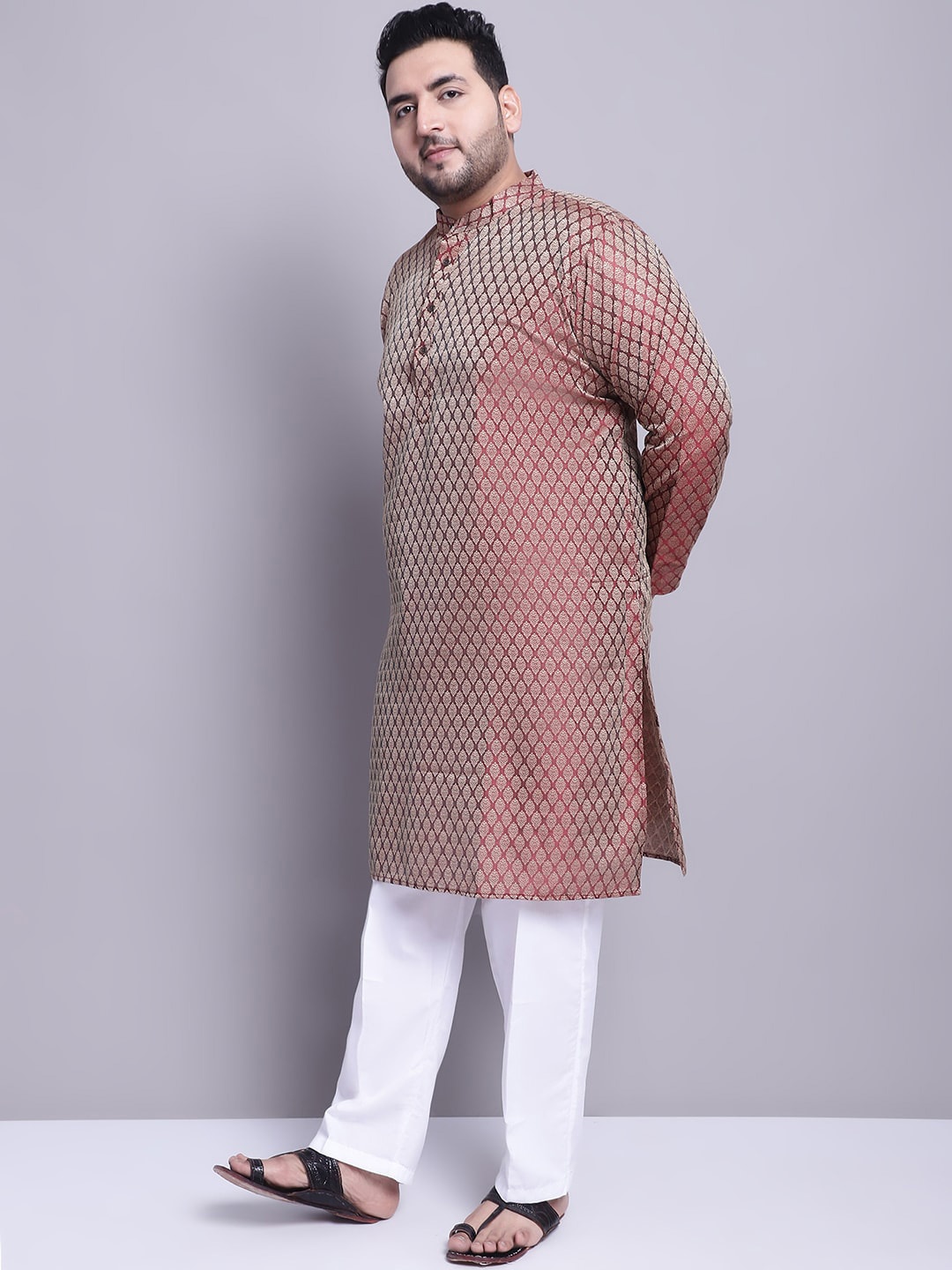 

SOJANYA PLUS Plus Size Woven Design Kurta With Pyjamas & Nehru Jacket, Maroon