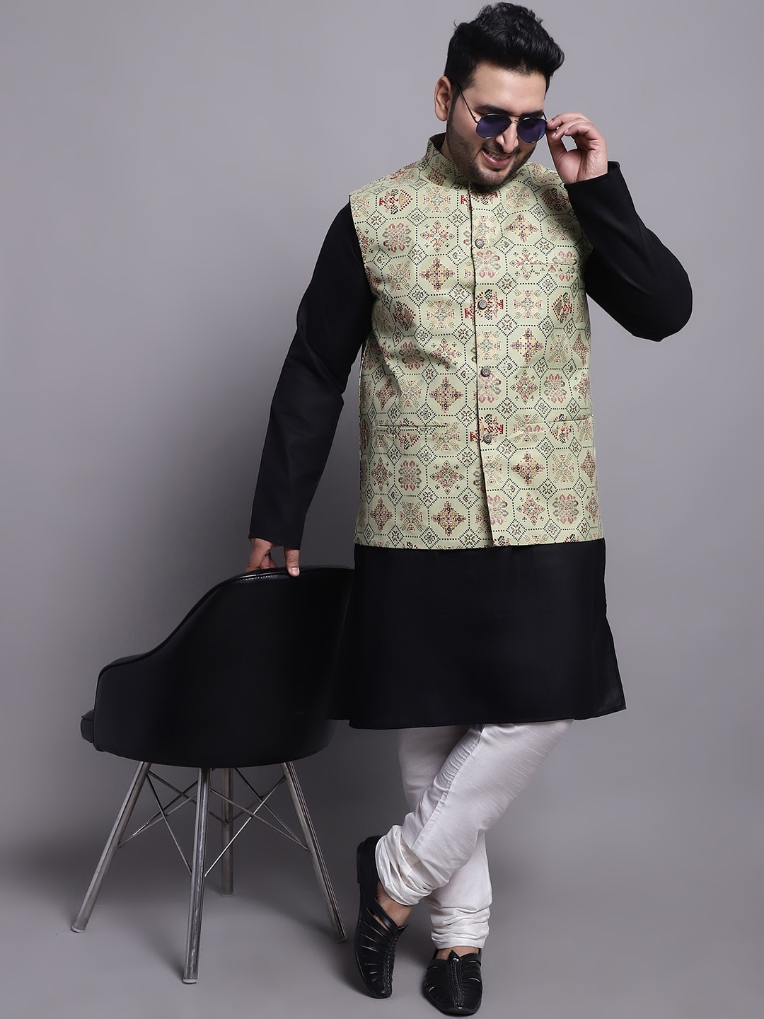 

SOJANYA PLUS Plus Size Mandarin Collar Kurta With Churidar & Nehru Jacket, Black