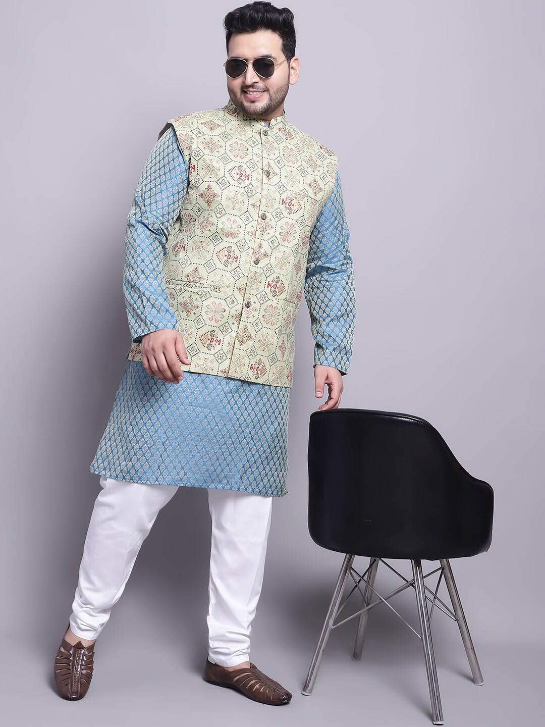 

SOJANYA PLUS Woven Design Mandarin Collar Kurta With Pyjama & Nehru Jacket, Blue