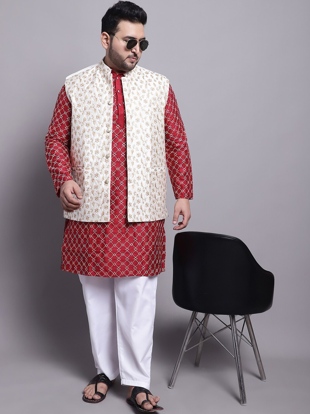 

SOJANYA PLUS Paisley Embroidered Kurta With Pyjamas & Nehru Jacket, Maroon