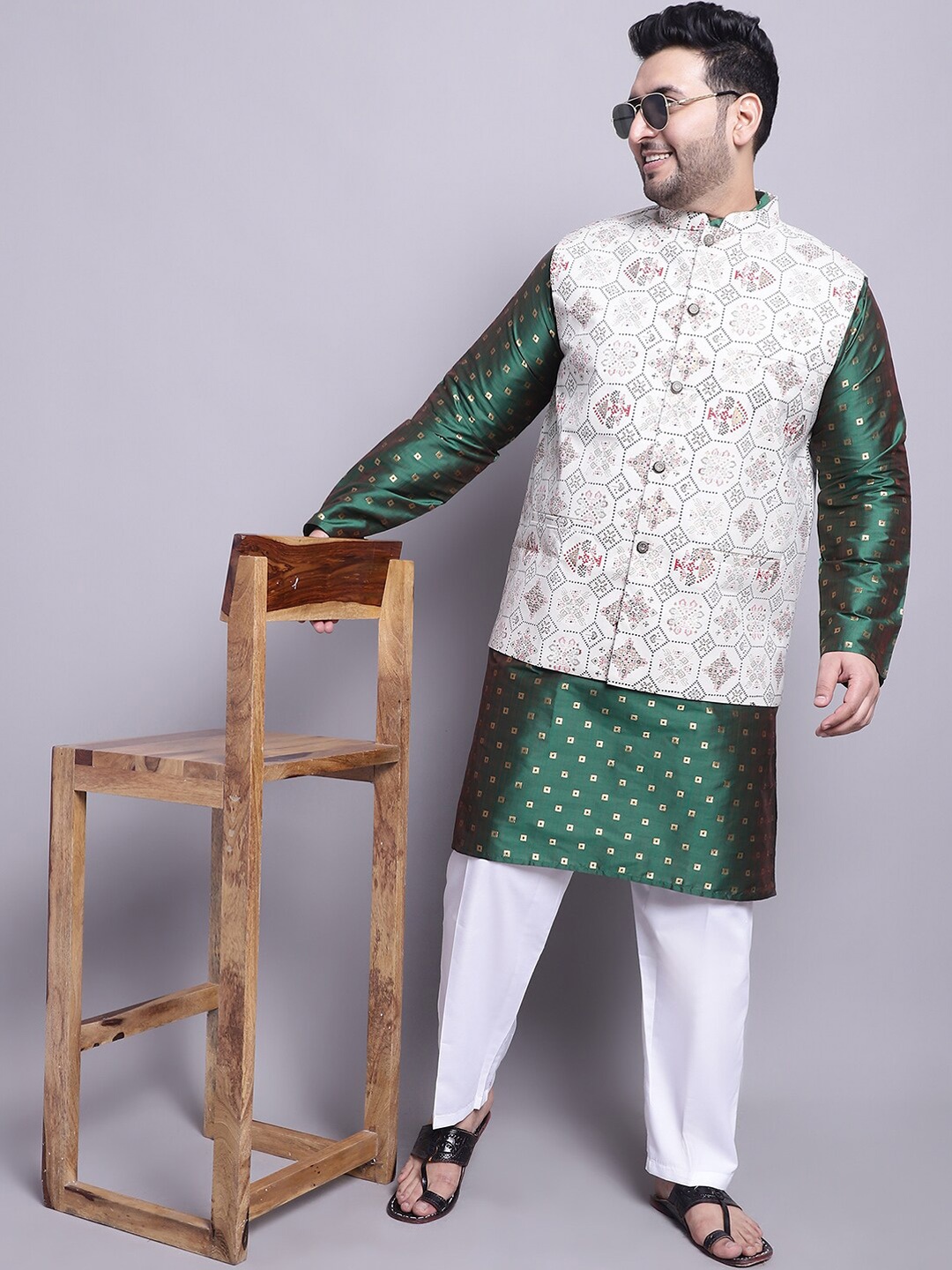 

SOJANYA PLUS Woven Design Kurta With Pyjamas & Nehru Jacket, Green