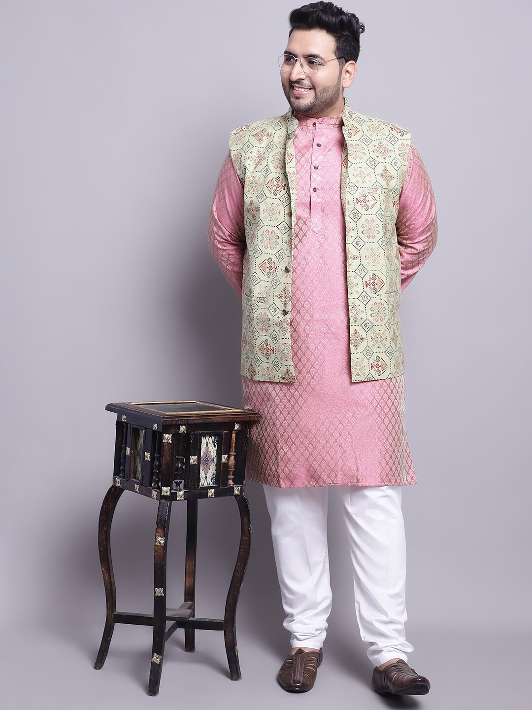 

SOJANYA PLUS Woven Design Kurta With Pyjamas & Nehru Jacket, Pink