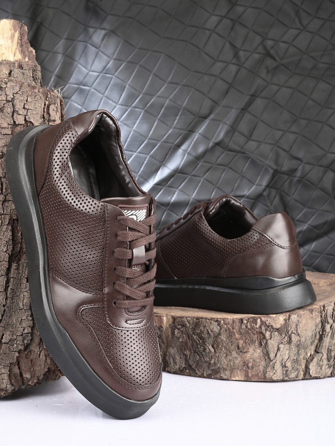 

The Roadster Lifestyle Co. Men Brown Perforated Lightweight Sneakers