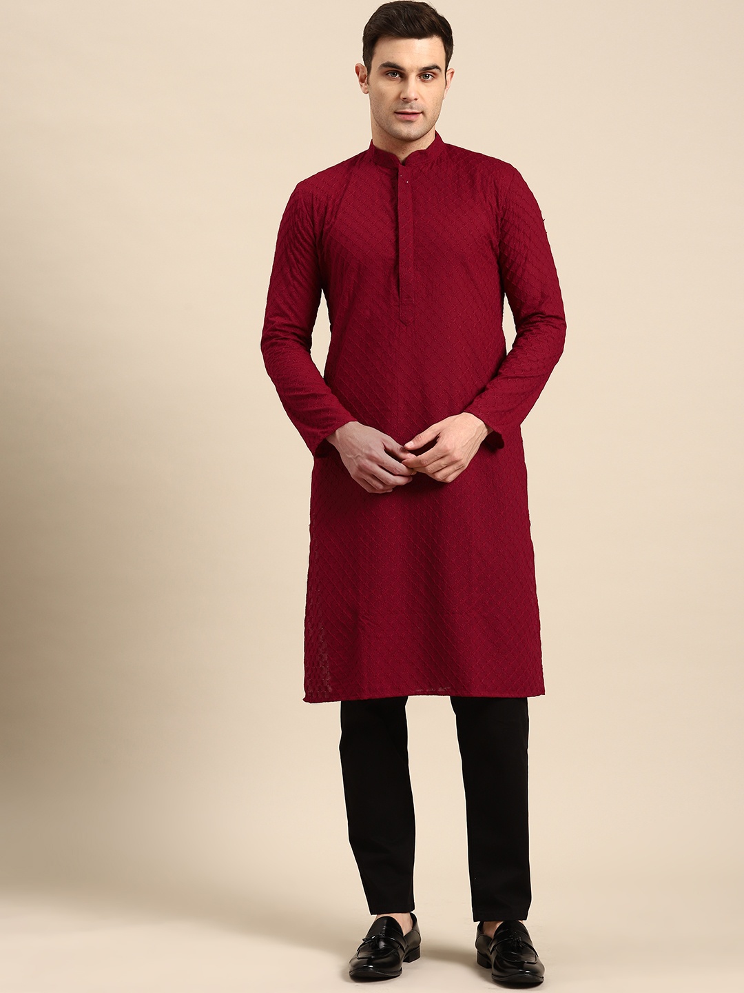 

RAJUBHAI HARGOVINDAS Men Embroidered Chikankari Cotton Kurta, Maroon
