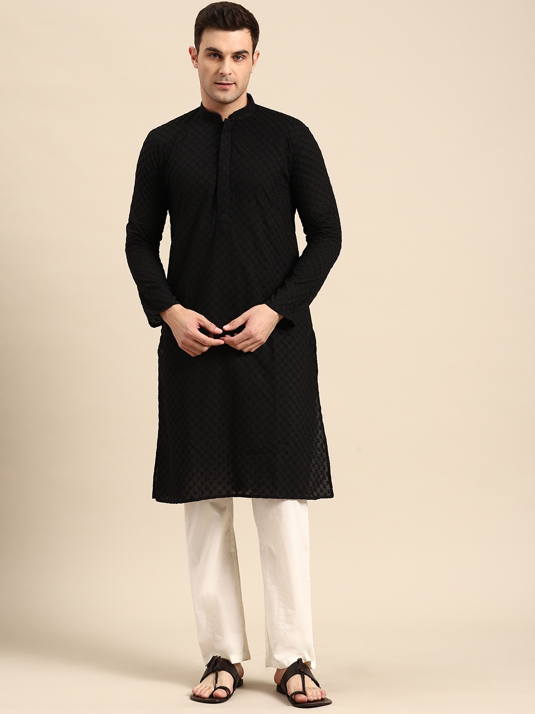 

RAJUBHAI HARGOVINDAS Men Embroidered Chikankari Cotton Kurta, Black