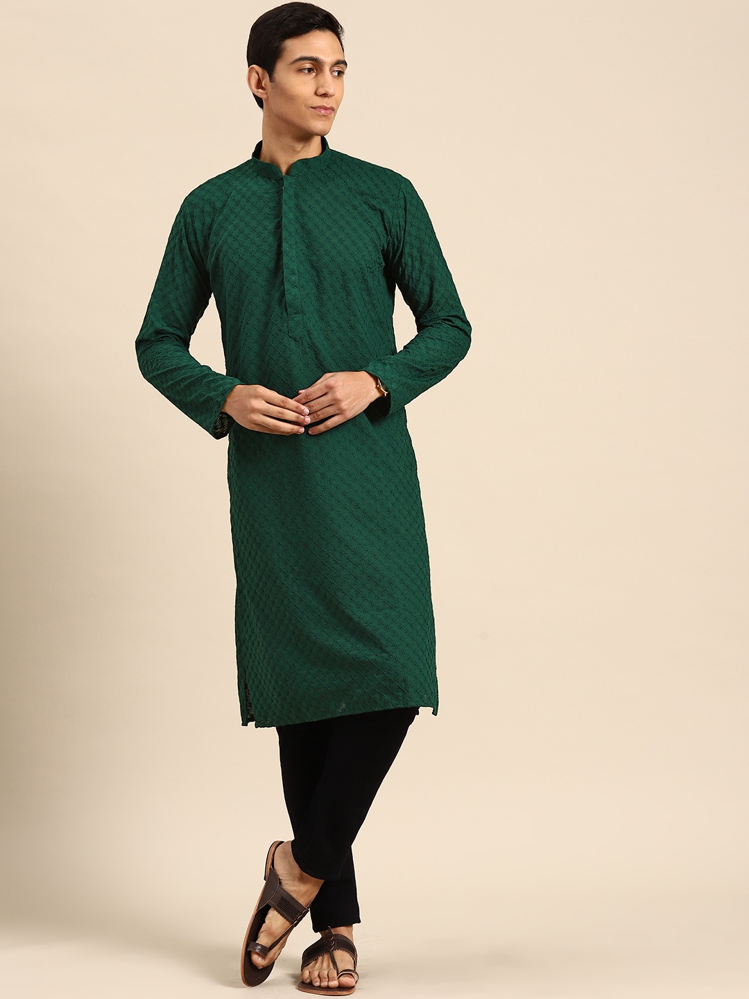 

RAJUBHAI HARGOVINDAS Men Embroidered Chikankari Cotton Kurta, Green