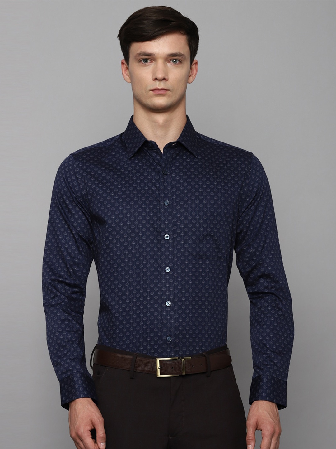 

Louis Philippe Micro Ditsy Printed Spread Collar Pure Cotton Slim Fit Formal Shirt, Navy blue