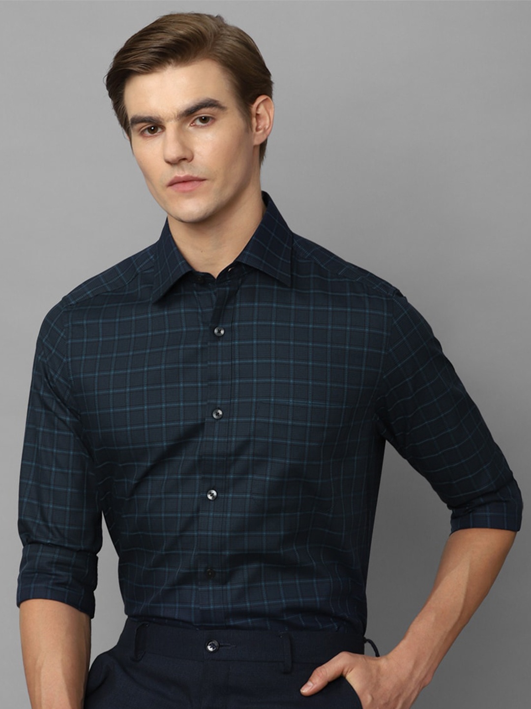 

Louis Philippe Grid Tattersall Checked Spread Collar Pure Cotton Slim Fit Formal Shirt, Navy blue