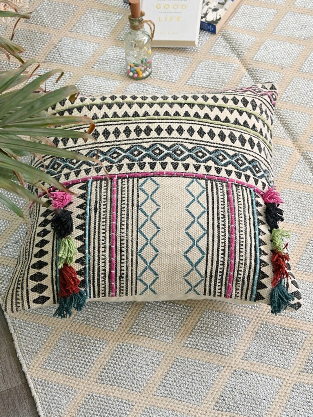 

Art Avenue Delonix White & Pink Geometric Printed Cotton Square Cushion Cover