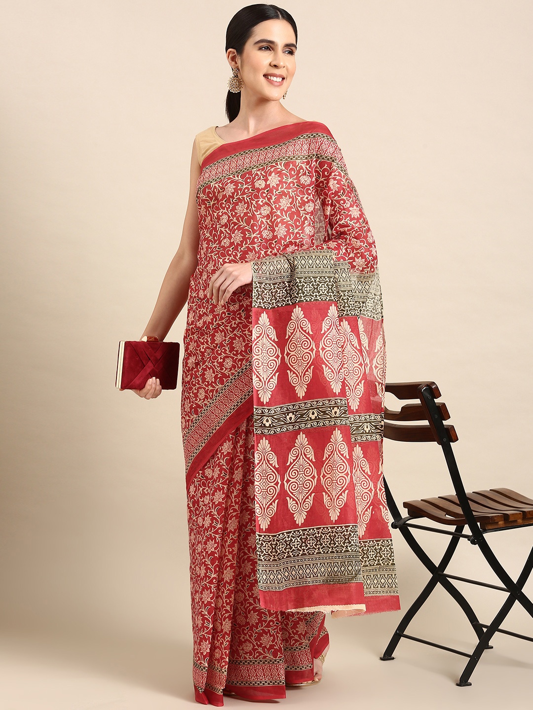 

SHANVIKA Floral Printed Pure Cotton Saree, Red