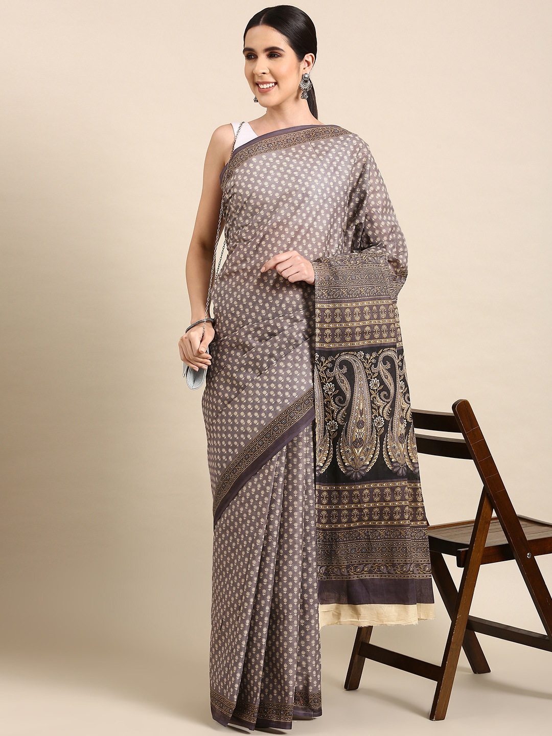 

SHANVIKA Floral Print Pure Cotton Saree, Grey