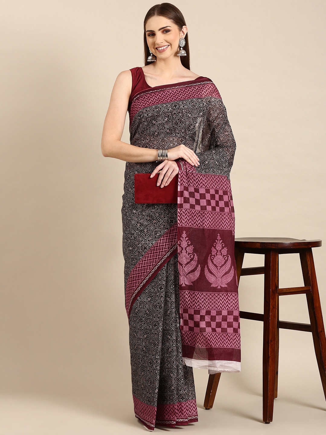 

SHANVIKA Ethnic Motifs Print Pure Cotton Saree, Black