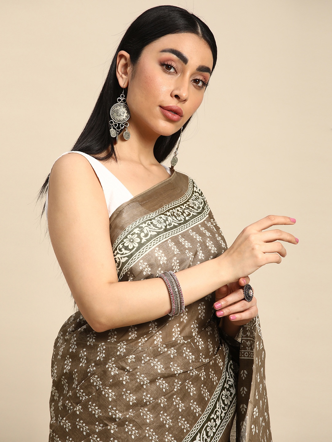 

SHANVIKA Floral Printed Pure Cotton Block Print Saree, Brown
