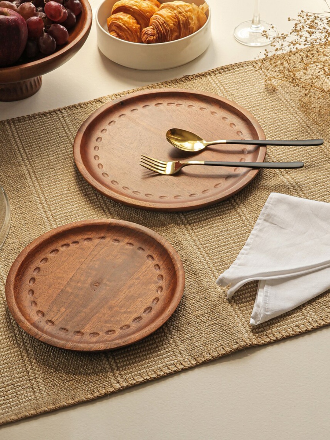 

HOUMN 2 Pieces Brown Textured Wooden Large & Medium Plates