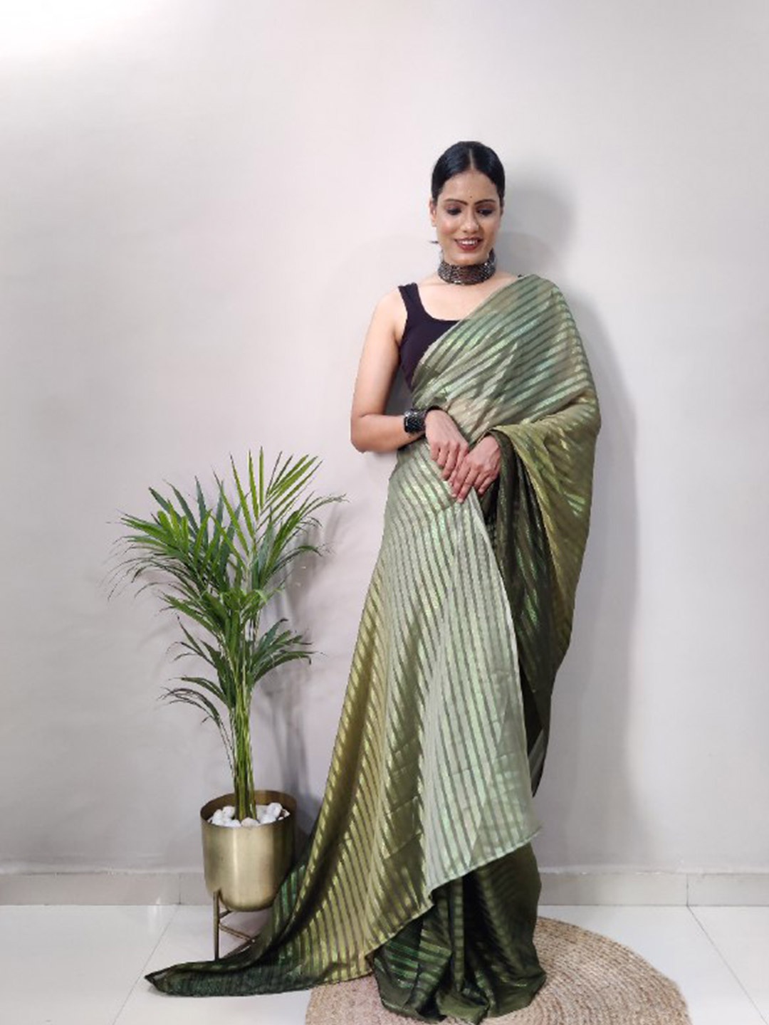 

VEERAX Striped Pure Georgette Saree, Green