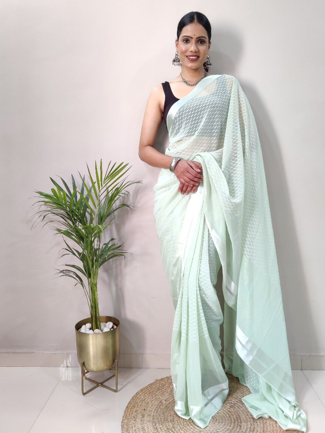 

VEERAX Woven Design Pure Georgette Saree, Green