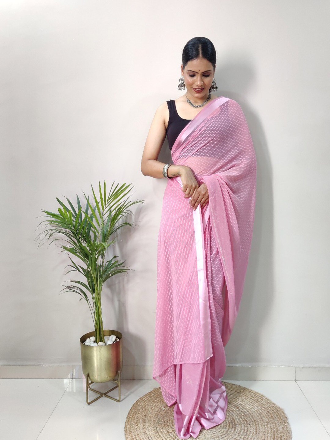 

VEERAX Self Design Pure Georgette Saree, Pink