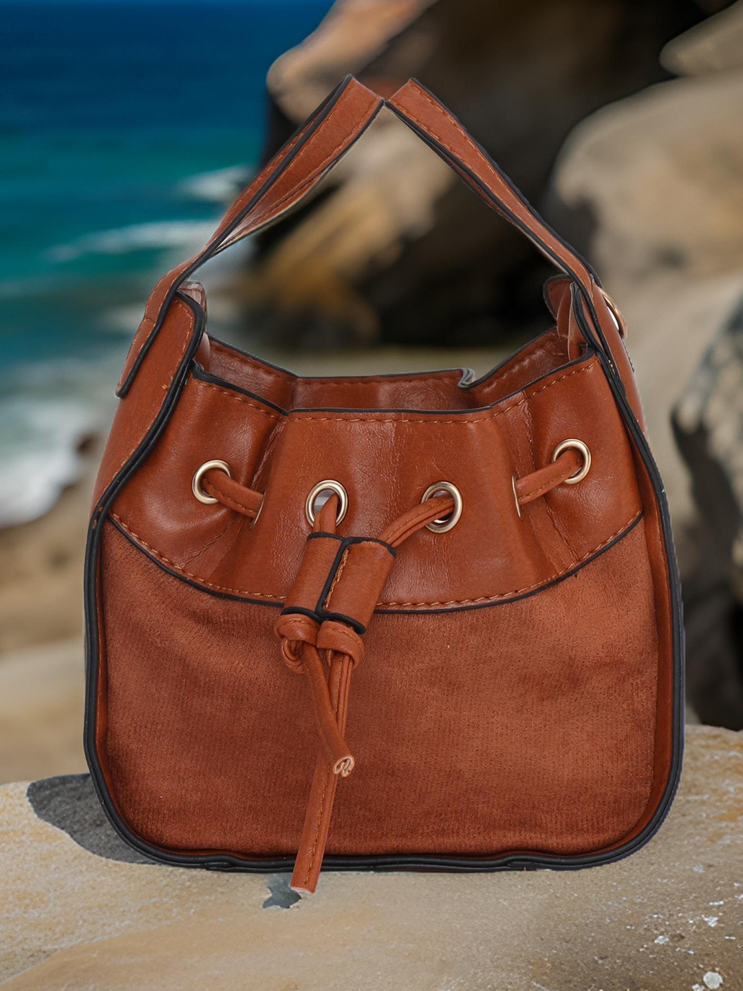 

PELLE LUXUR Structured Tasselled Sling Bag, Brown