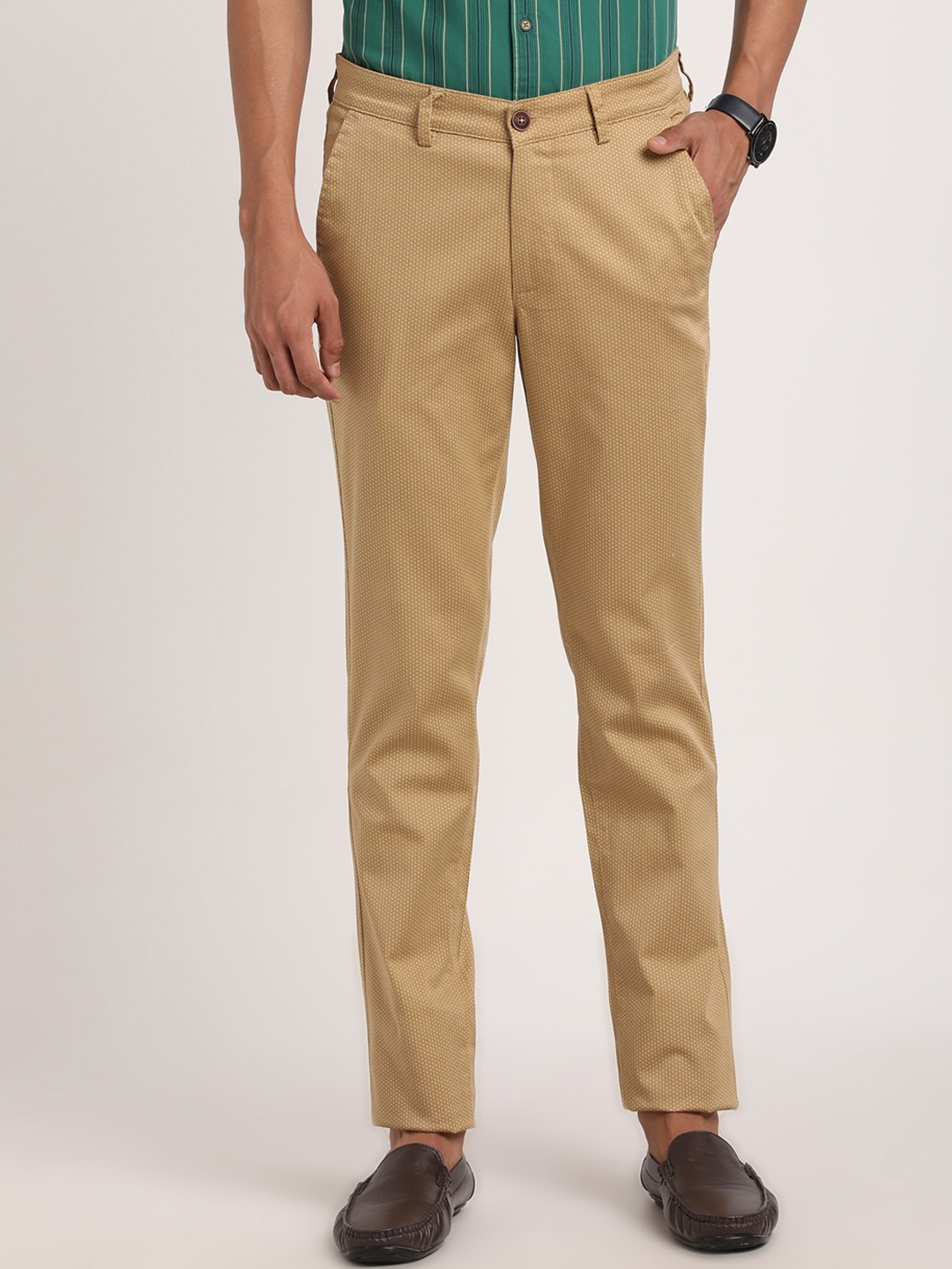 

Turtle Men Mid-Rise Relaxed Tapered Fit Trousers, Khaki