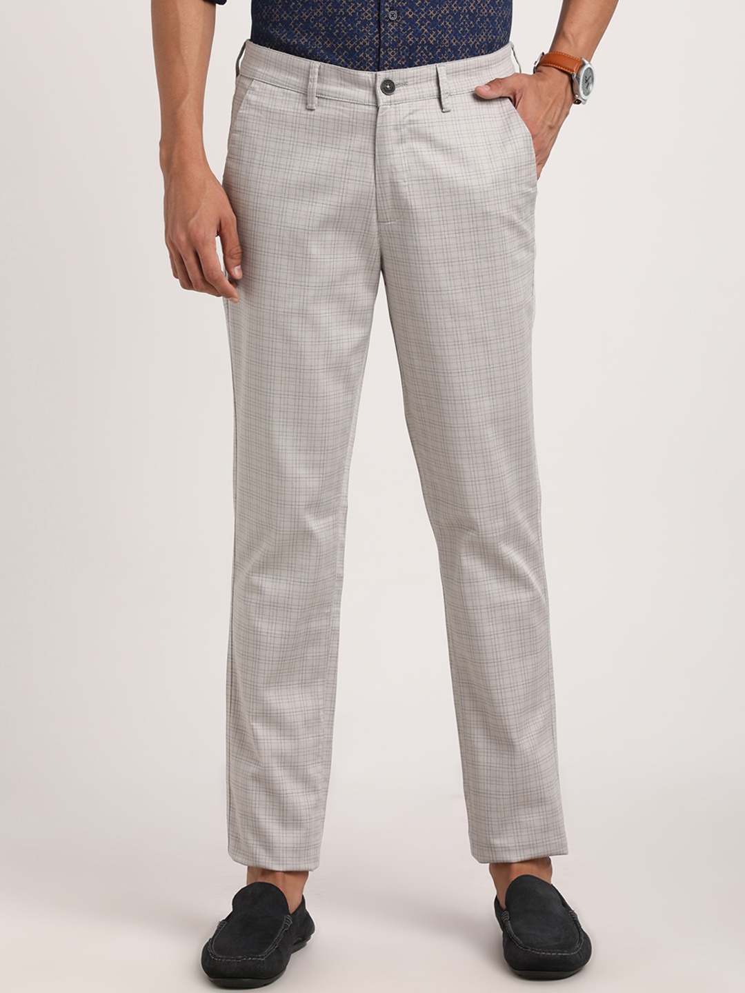 

Turtle Men Checked Relaxed Tapered Fit Regular Trousers, Cream