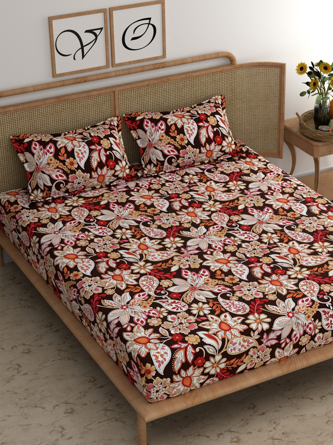 

CHHAVI INDIA Brown & White Floral 210 TC Queen Bedsheet with 2 Pillow Covers