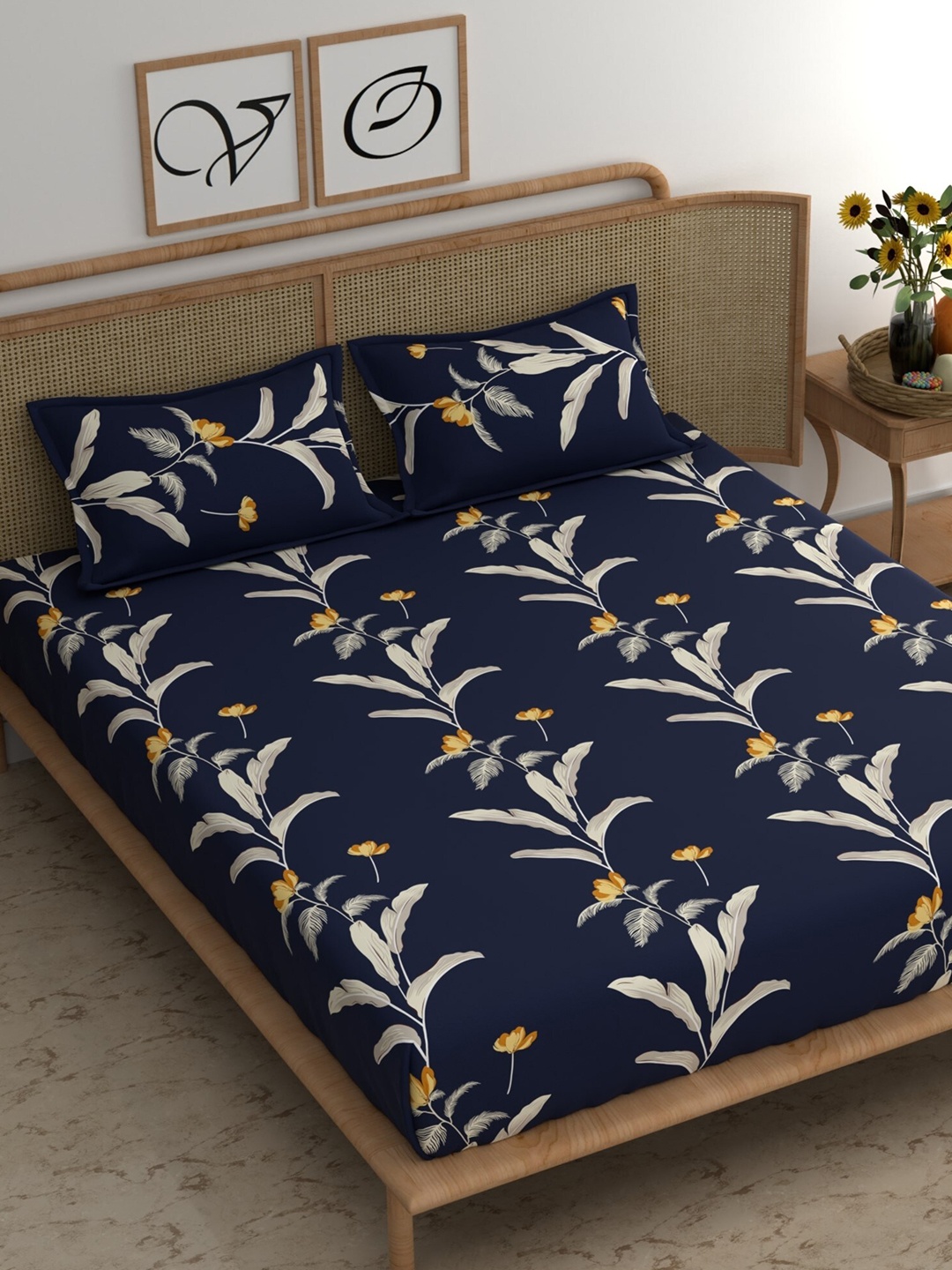 

CHHAVI INDIA Blue & White Floral 210 TC Queen Bedsheet with 2 Pillow Covers