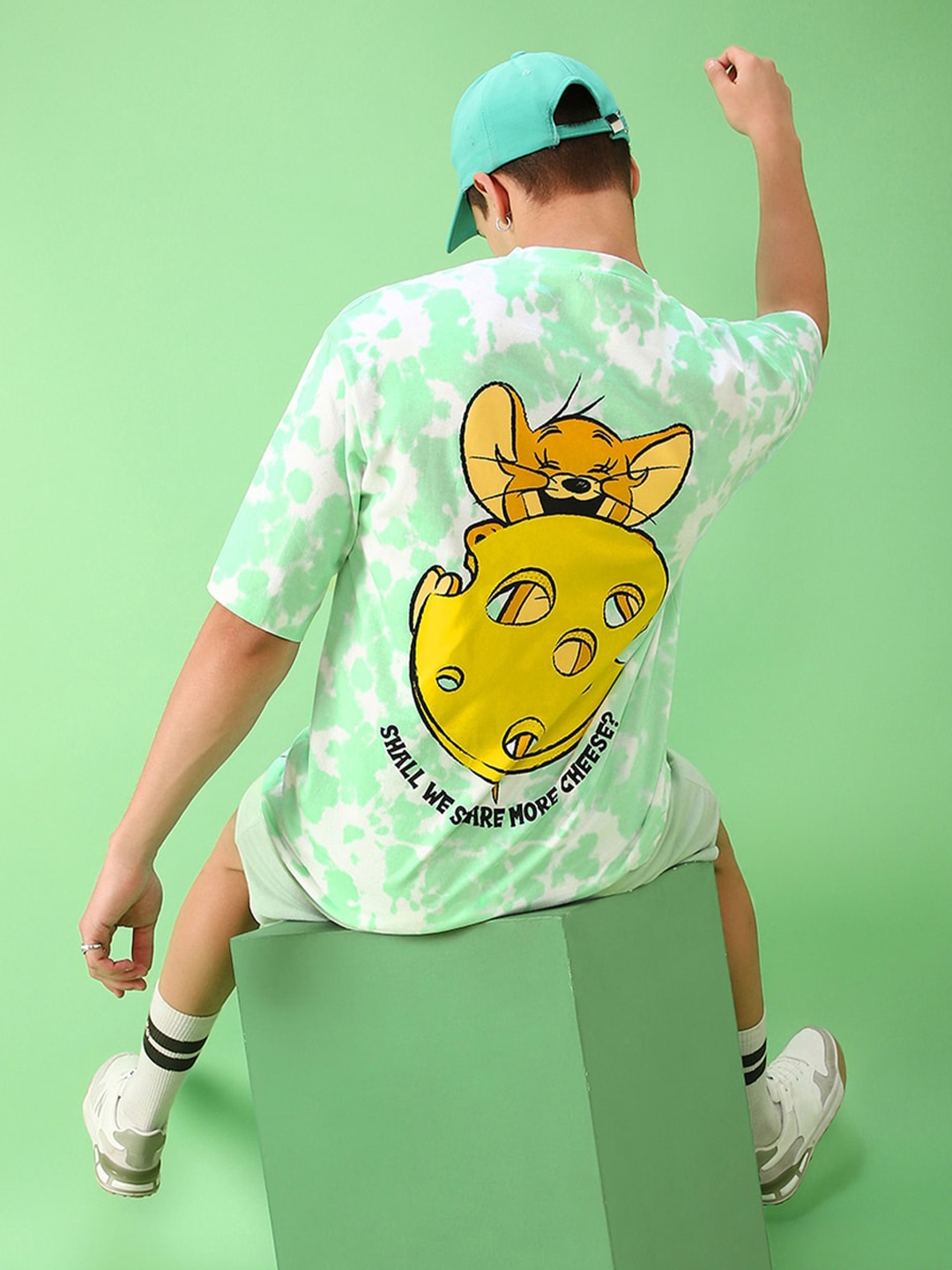 

Bewakoof White & Green Graphic Tom & Jerry Printed Oversized Cotton T-Shirt