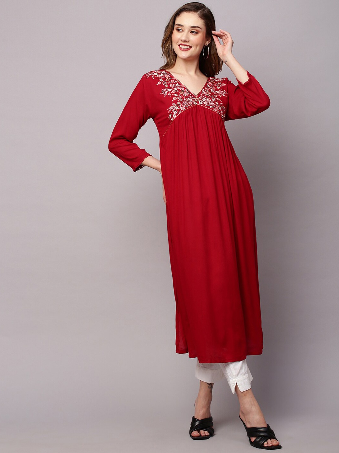 

INDYES Yoke Design Embroidered Kurta, Red
