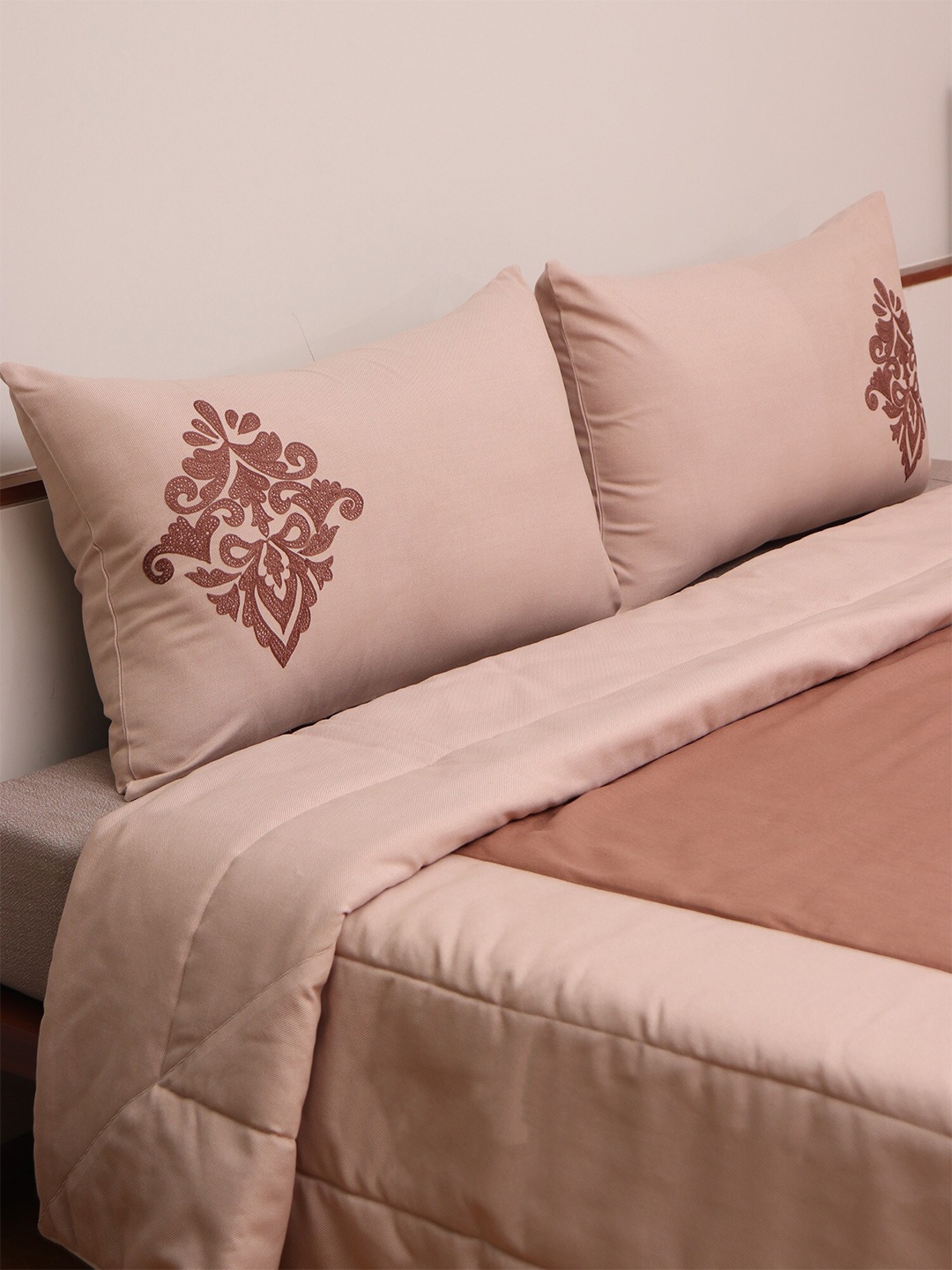 

ZEBA Coral 3 Pieces Mild Winter 110 GSM Double Bed Quilt