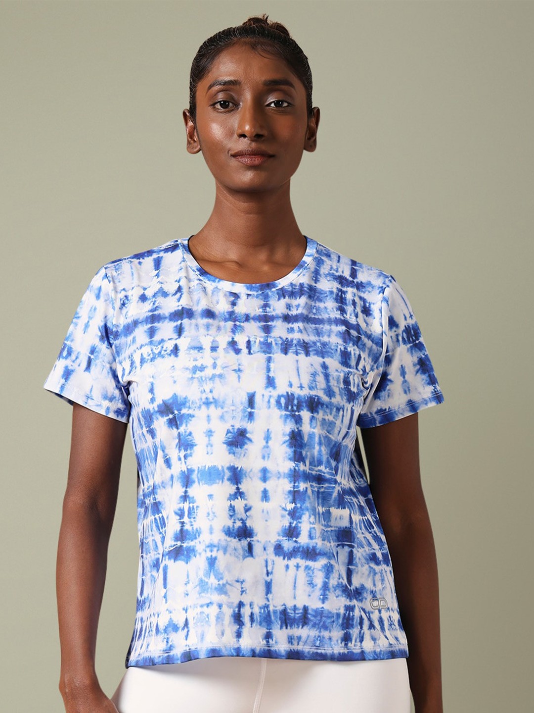 

Silvertraq Women Blue Printed Anti Odour Raw Edge T-shirt