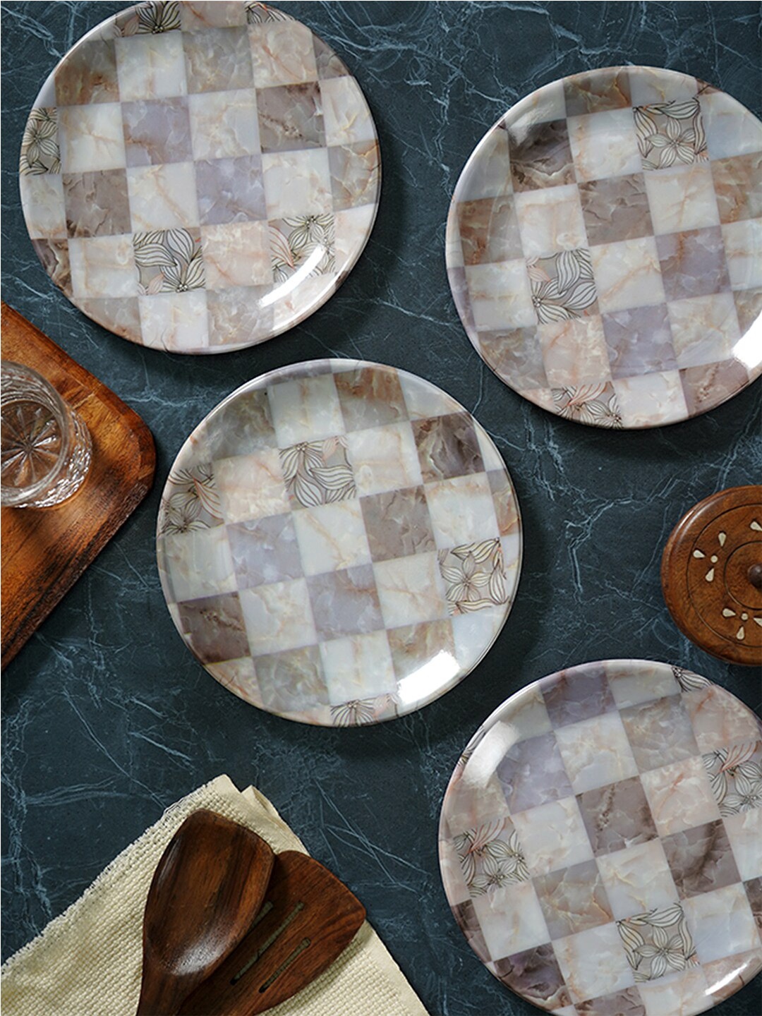 

CDI Grey 4 Pieces Printed Melamine Glossy Plates