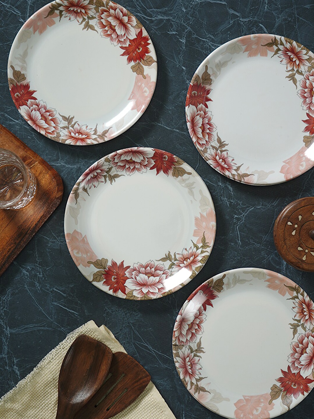 

CDI White & Red 4 Pieces Floral Printed Melamine Glossy Plates