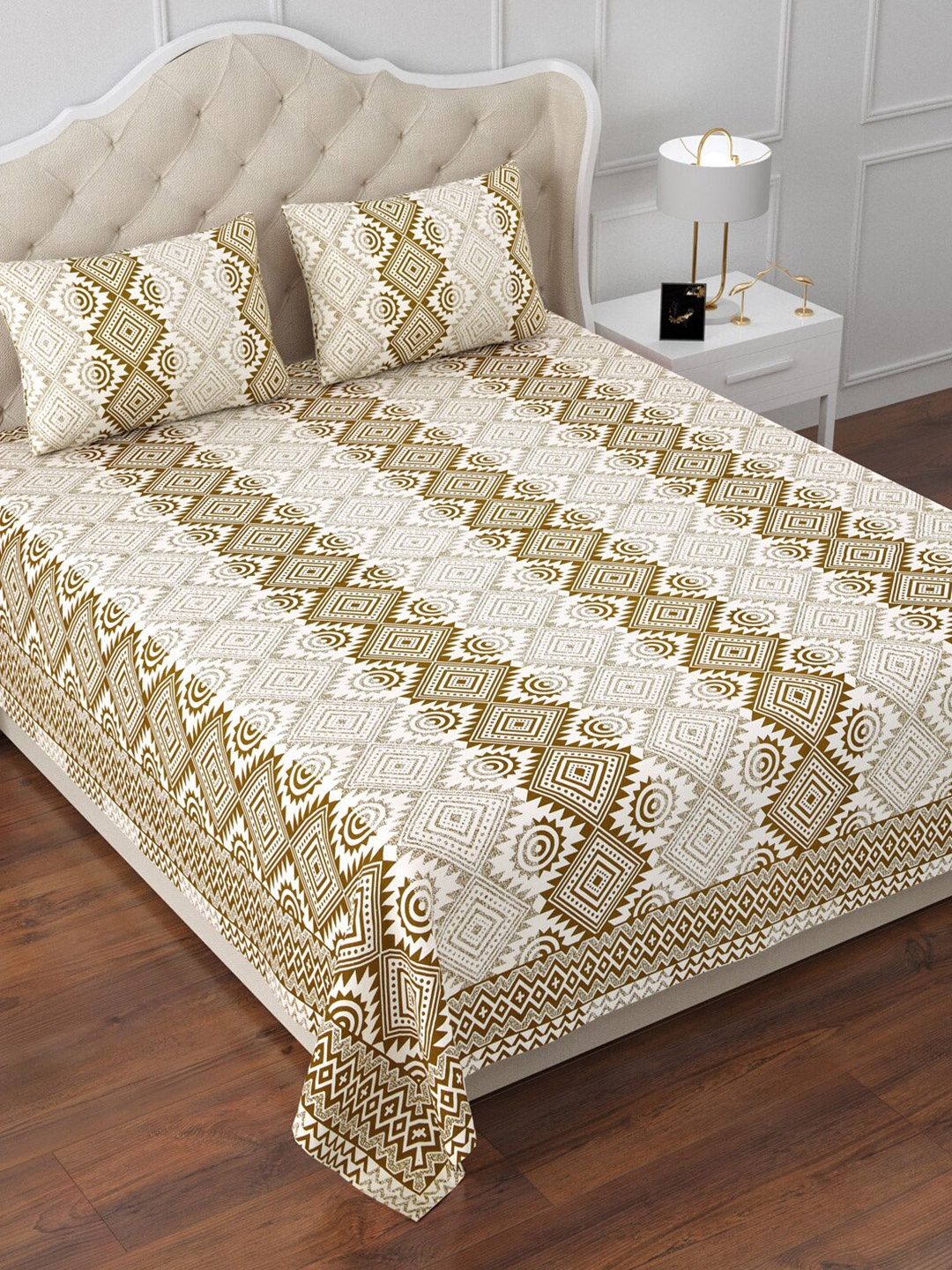 

Aapno Rajasthan White & Green Geometric Cotton 120 TC King Bedsheet With 2 Pillow Covers