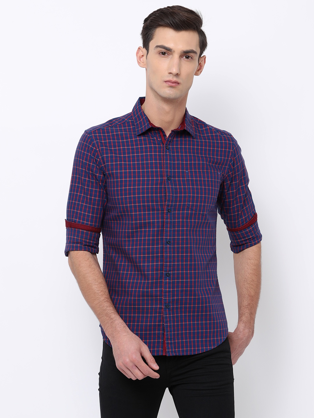 

Black coffee Men Navy Blue & Red Slim Fit Checked Casual Shirt