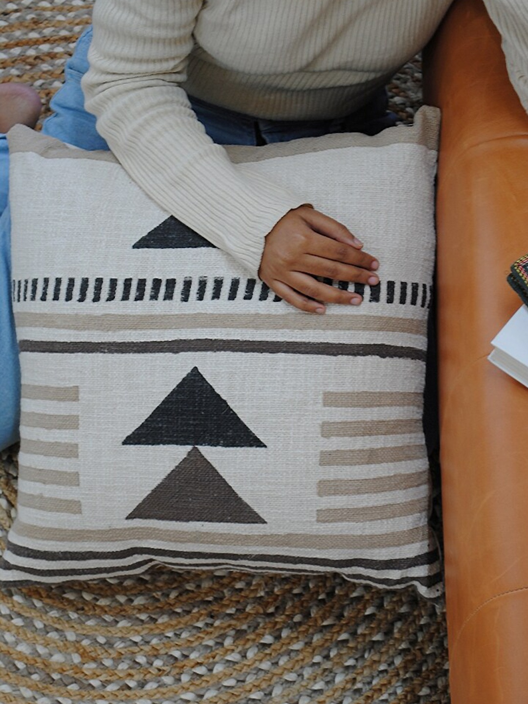 

Art Avenue White & Grey Geometric Square Cotton Cushion Cover