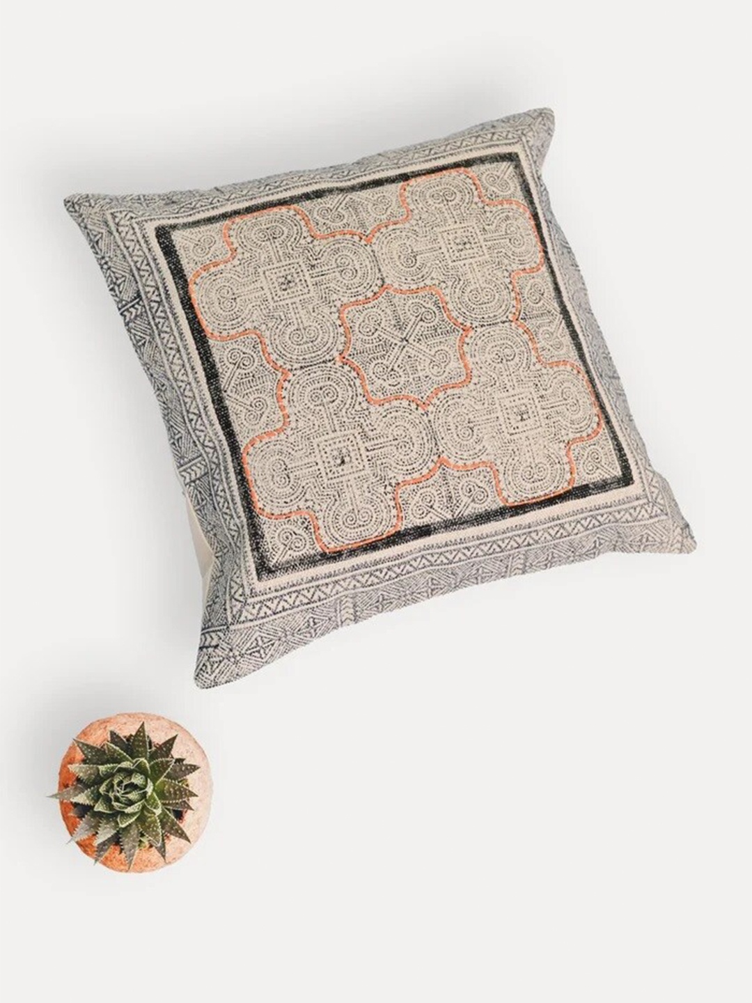 

Art Avenue Jason Beige & Black Ethnic Motifs Cotton Square Cushion Cover