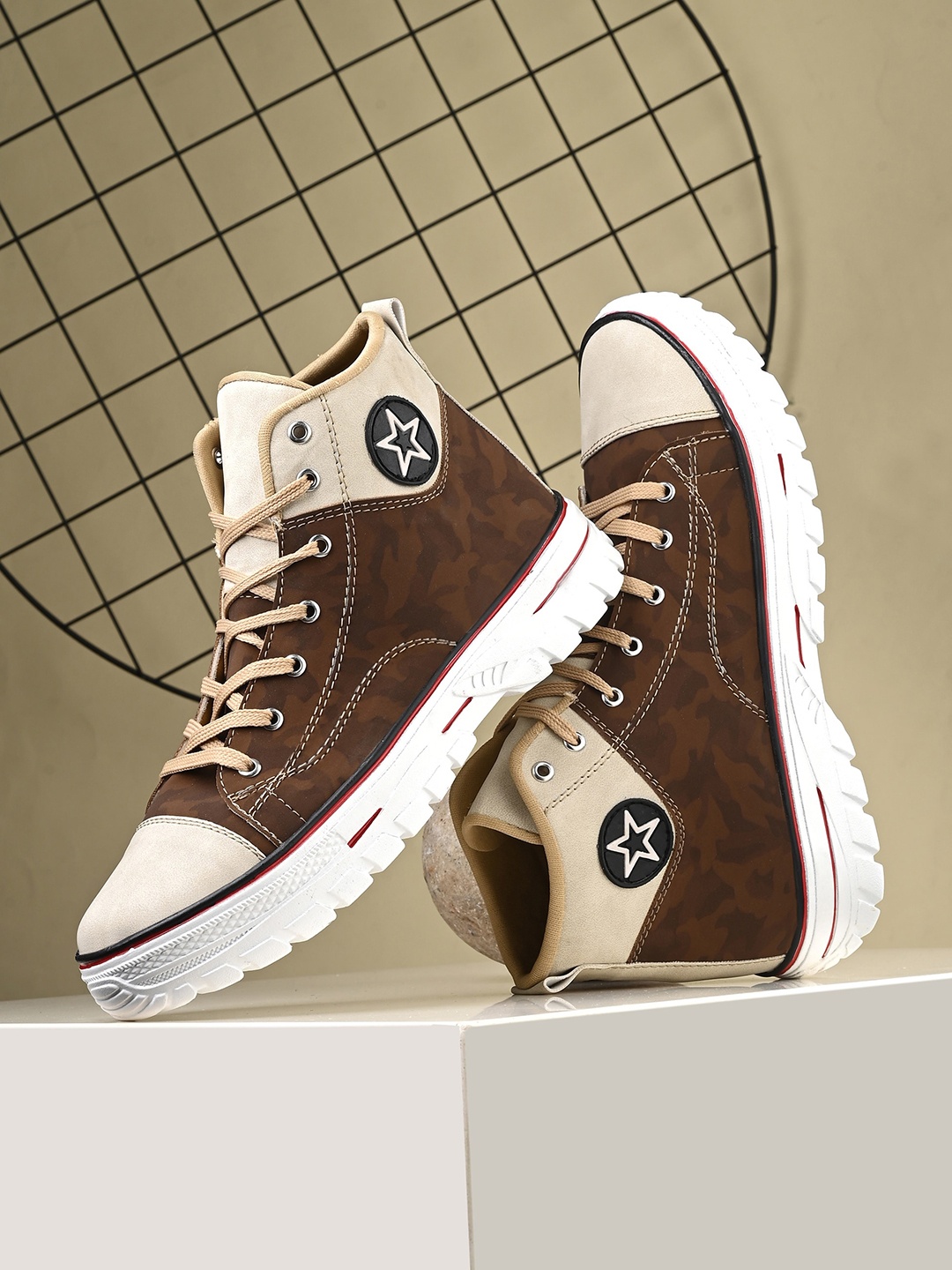 

BUCIK Men Mid Top Colourblocked Comfort Insole Contrast Sole Sneakers, Brown