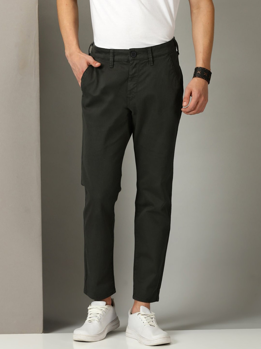 

Old Grey Men Stretchable Slim Fit Mid-Rise Cotton Chinos, Green
