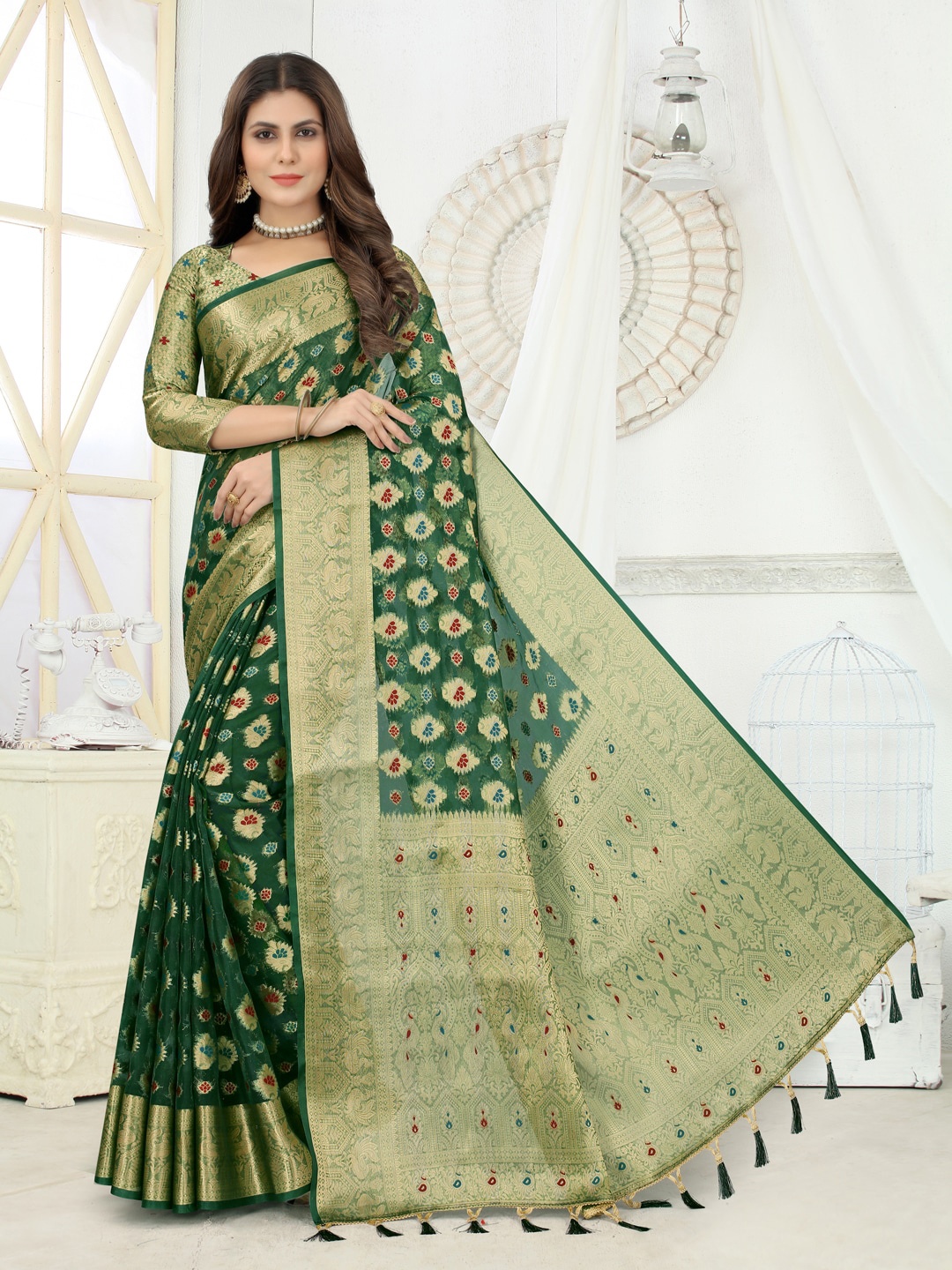 

PERFECT WEAR Woven Design Zari Silk Cotton Banarasi Saree, Green